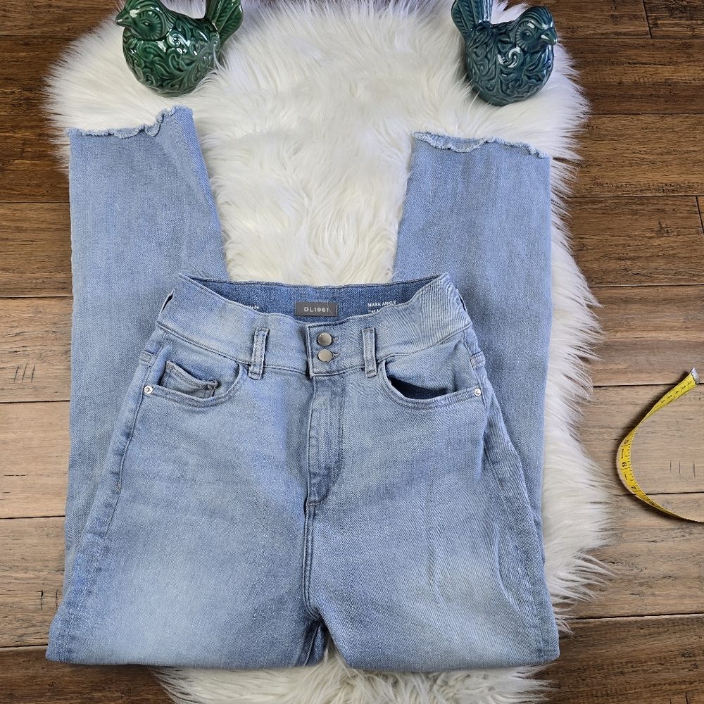 DL1961 Mara ankle high rise instasculpt straight Jeans 28